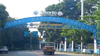 Employés de bus de Palak passagers au terminal de Kampung Rambutan, mode d’angkot