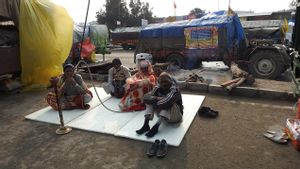 Petani India Giring Traktor Penuhi Jalan Tol Delhi