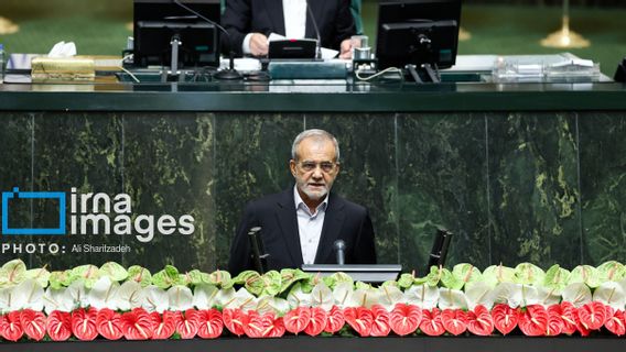 議会では、イランの新大統領が「アメリカ死、イスラエル死」と叫んだ。