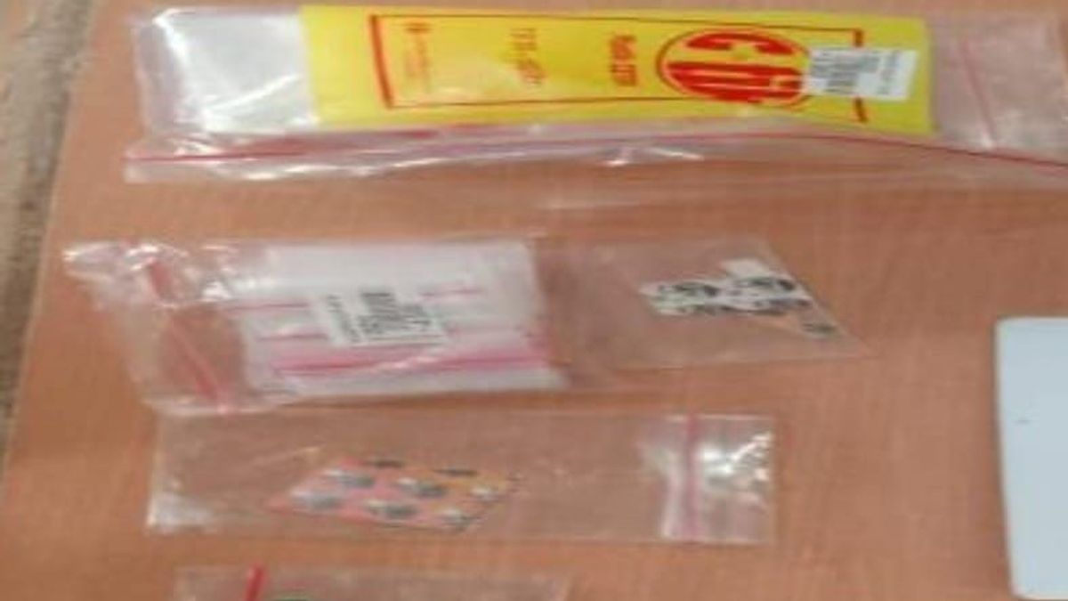 廖内女公务员出售 LSD"邮票"，比特币付款