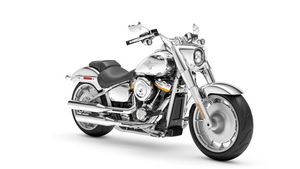 Harley-Davidson lance Fat Boy Gray Ghost 2025, célébrant le 35e anniversaire de la icône légendaire