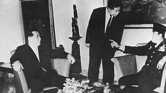 今天的历史，1965年4月20日：朝鲜领导人金日成的访问和苏加诺总统赠送的基米尔松贾兰花的故事