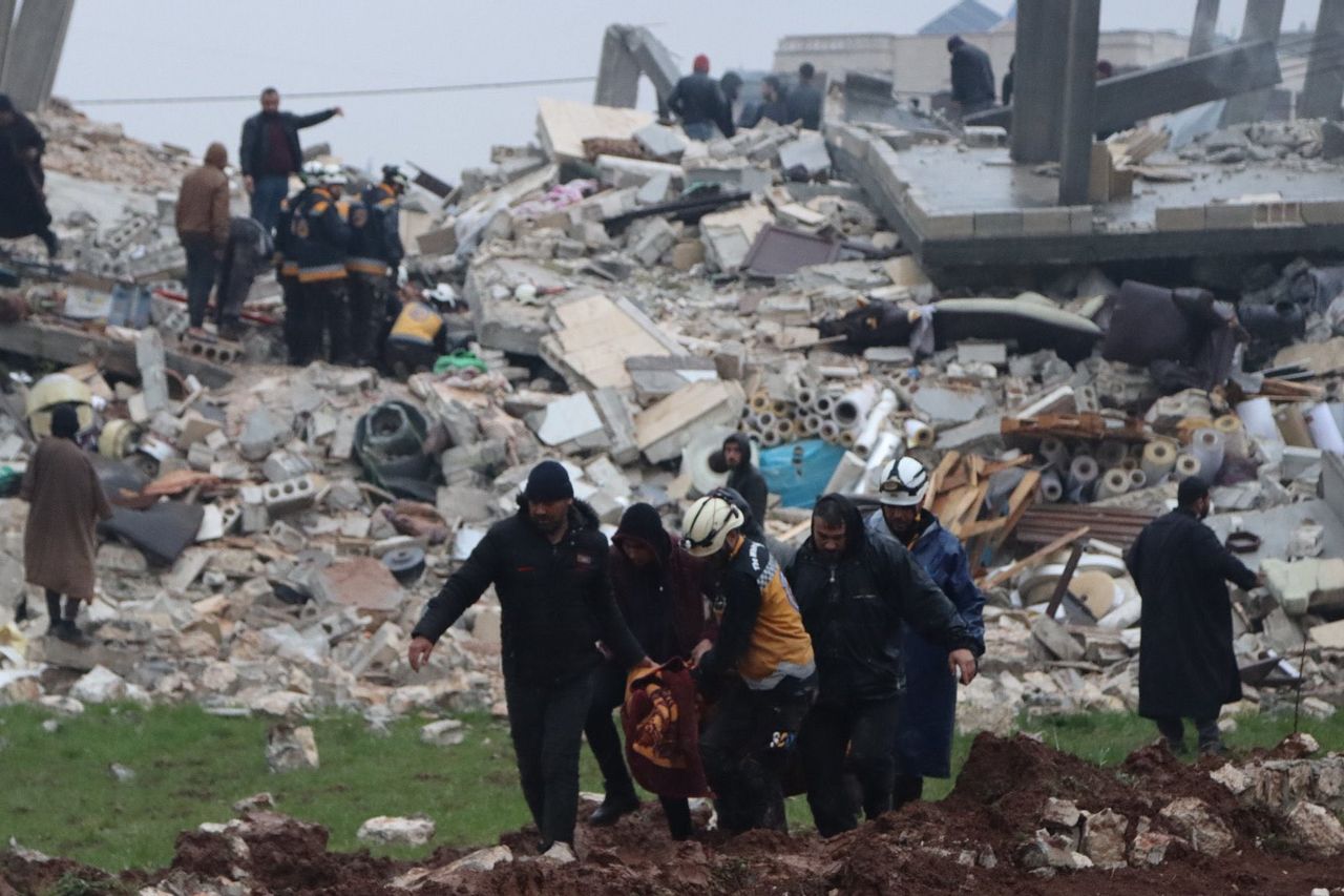 米国はトルコの地震救援の流れを支援するためにシリアの制限を緩和します