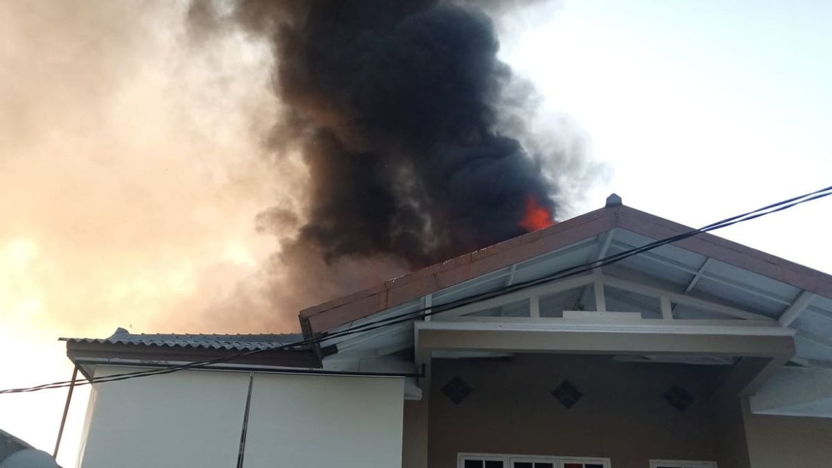 Allegedly Short Circuit, House In Cengkareng Caught Fire