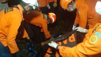 Manado SAR Evacuates A Resident Who Is Stuck In A Well With A Depth Of 15 Meters