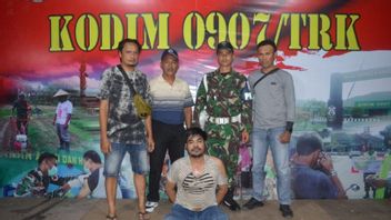Kodim Tarakan Ciduk 加东干TNI的成员挤压居民