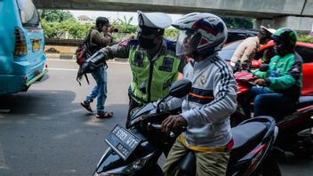 Considérant Les Règles Odd-even Pour Les Motos à Jakarta