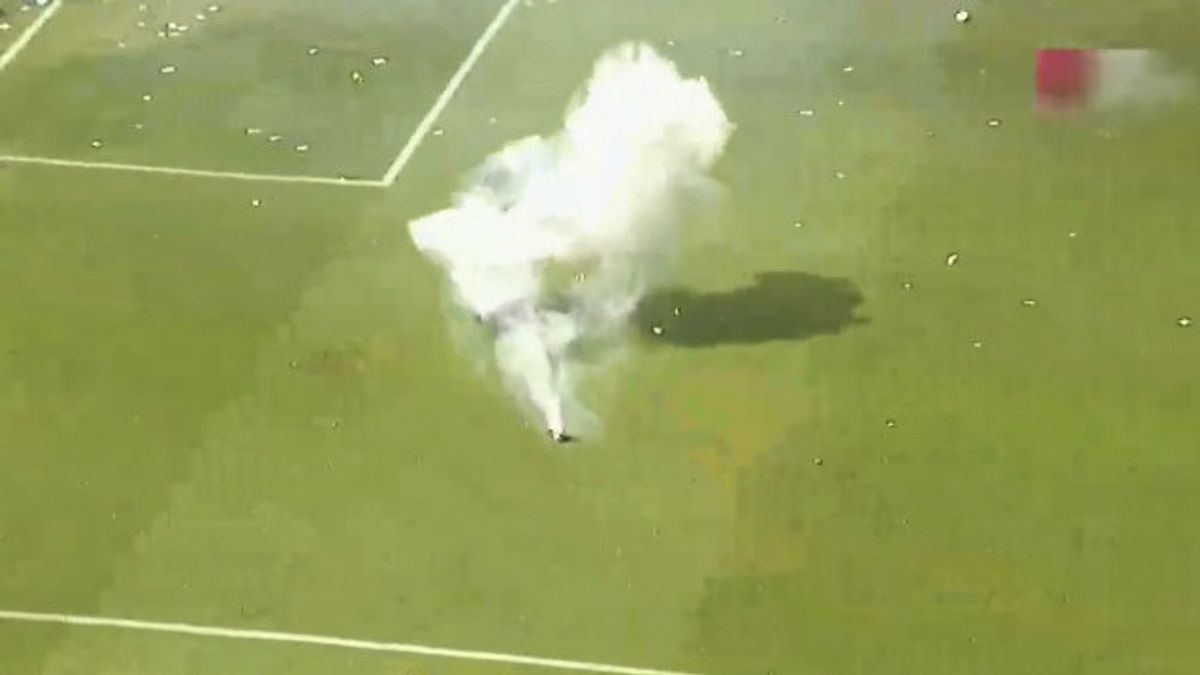 手榴弹在罗萨里奥中央VS纽厄尔的老男孩：战场到地面之前爆炸！