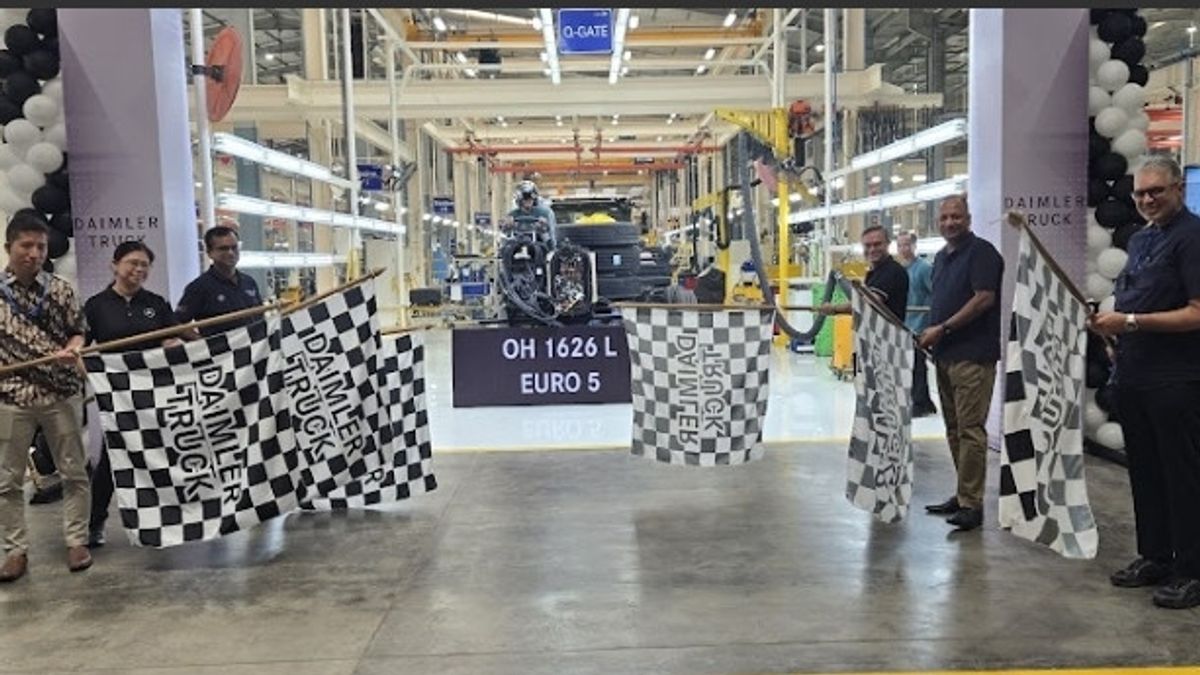 in Dprt, un projet de chantier de bus de DCVMI a lancé une fusée de bus Mercedes Benz 1626L pour l’exportation, malgré un engagement réel d’usine en République d’Indonésie