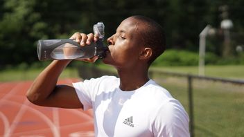 6 أشياء يجب الشعور بها عندما يفتقر الجسم إلى تناول المياه
