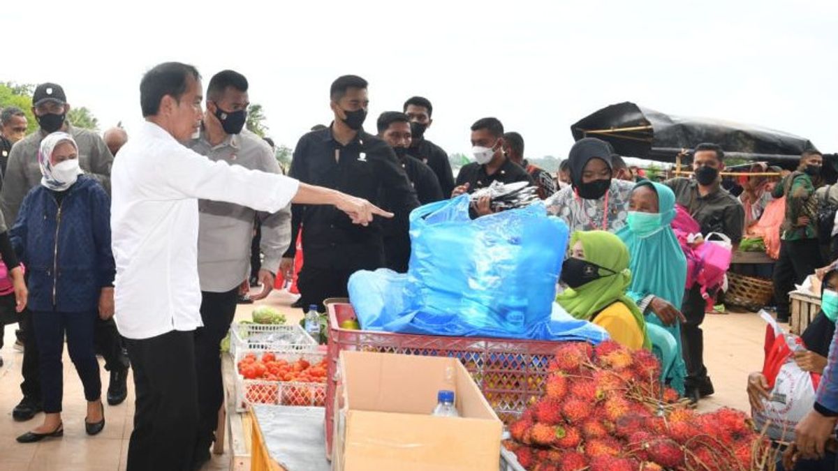 Senangnya Warga di Pasar Utan Sumbawa Didatangi Presiden Jokowi dan Iriana