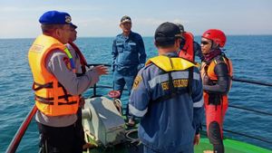 Nahkoda Perahu Hilang Dua Hari di Perairan Gending karena Diterjang Ombak, Tim SAR Masih Cari Korban