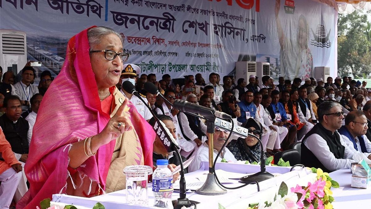Ribuan Pengunjuk Rasa Bakar Rumah Ayah Eks PM Bangladesh Sheikh Hasina