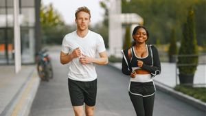 Cardio à relever des poids, des sports légeres pour maintenir la résistance du corps