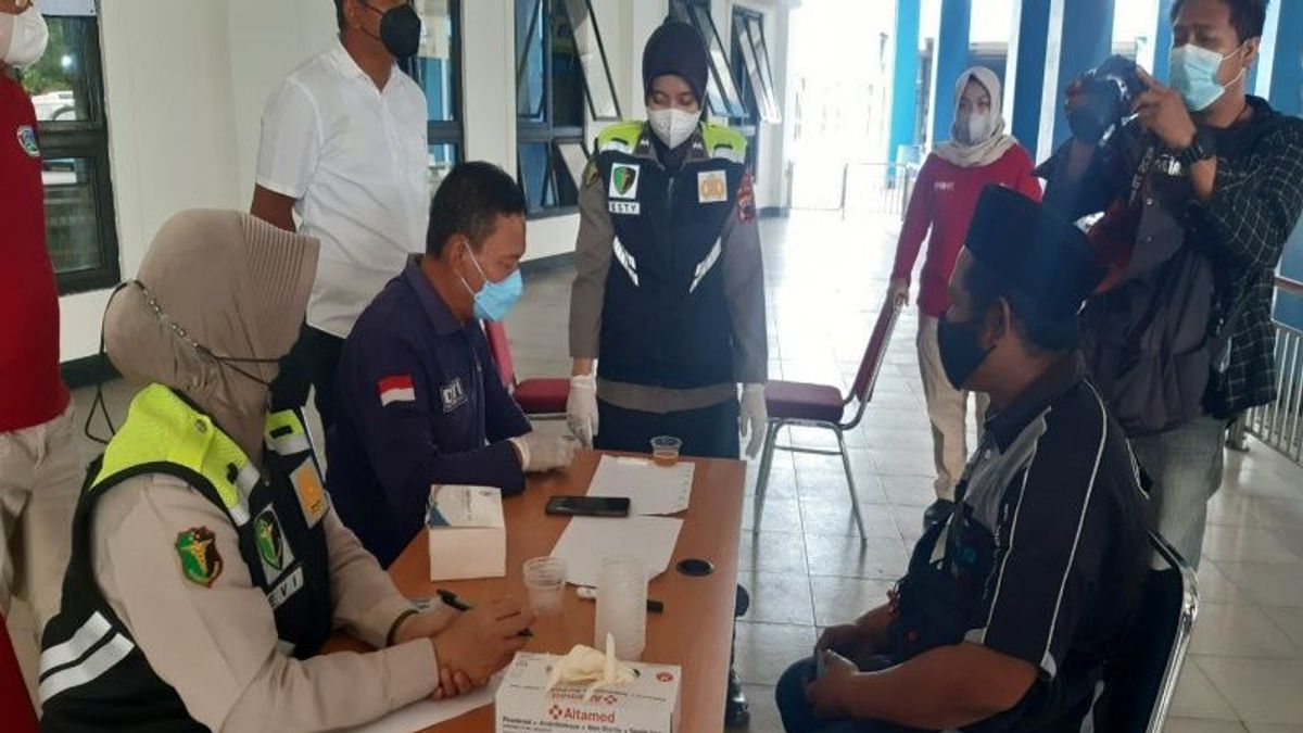 Eid Mudik Bus Driver At Solo Tirtonasi Terminal Takes Drug Test