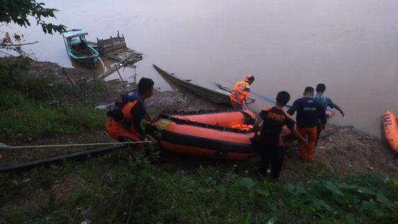 Tim SAR Cari Remaja yang Terseret Arus di Sungai Batanghari