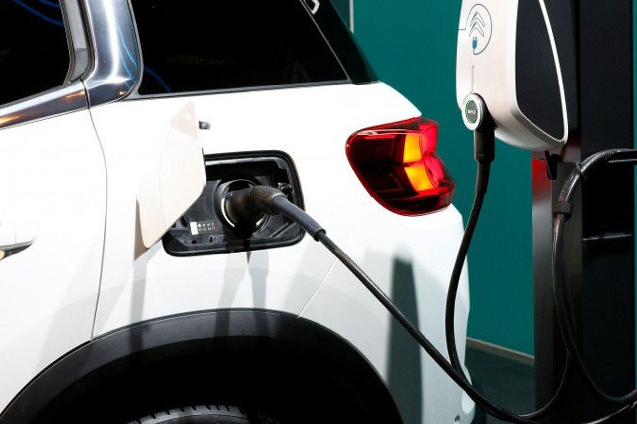 インセンティブとインフラ支援により、RIの電気自動車の数が急増