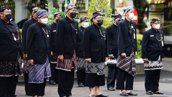 Le Gouvernement De La Régence De Pati Réédicte Les Règles De L’ASN Sur Le Port De Vêtements Traditionnels Tous Les Vendredis De La Première Semaine