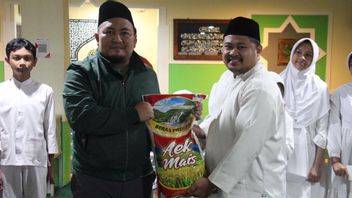 احتفالا بالذكرى السنوية الثلاثين، نظمت PT Pulo Mas Jaya إعانة الأطفال الأيتام وتوزيع السمباكو في شهر رمضان