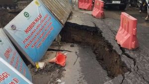 Due To PLN Utilities Cable And PAM Pipelines, Water Channel Crossing Construction In East Jakarta Delayed A Week