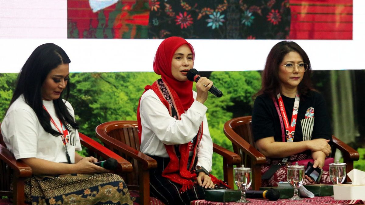 Atioh rappelle aux Mères des partisans de Ganjar de ne pas arborer de haine sur les médias sociaux, Siti Atioh: diffuser l’énergie positive