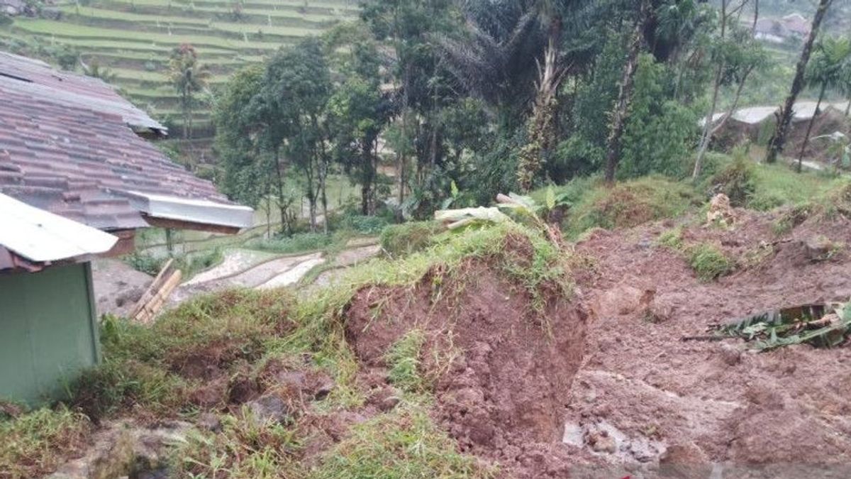 Landslides In 2 Villages In Cianjur, 5 Houses Are Heavily Damaged