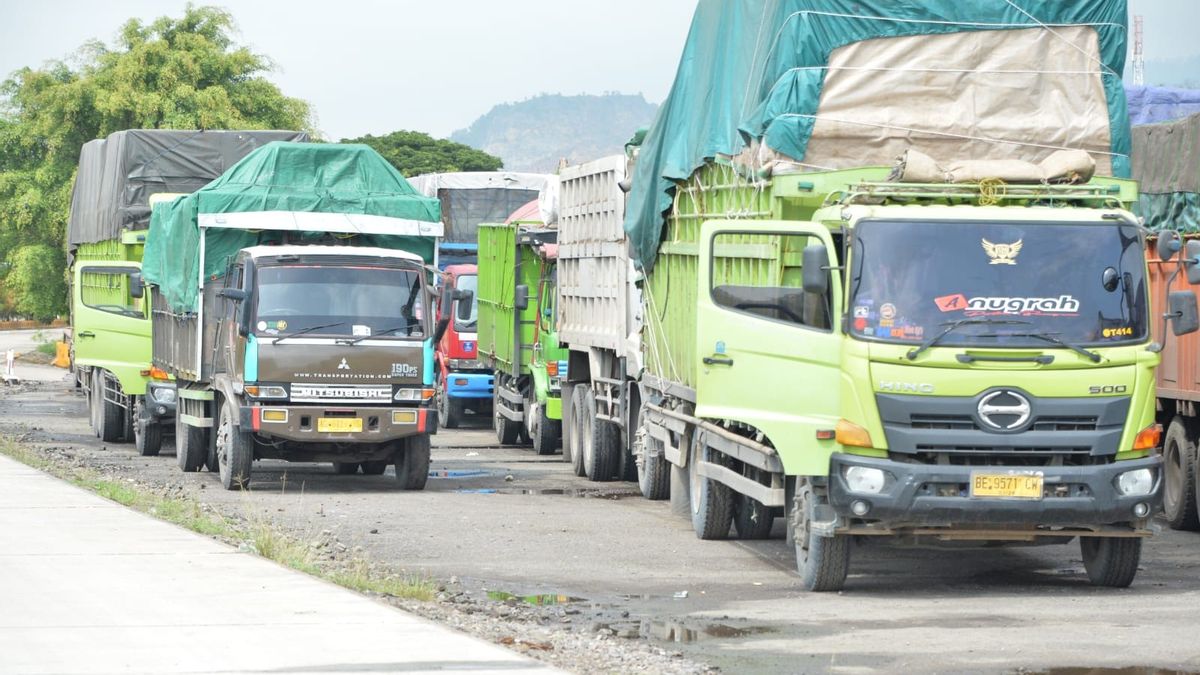 Selama Nataru, Pembatasan Angkutan Barang di Jalan Tol Berlaku Tanpa <i>Window Time</i>