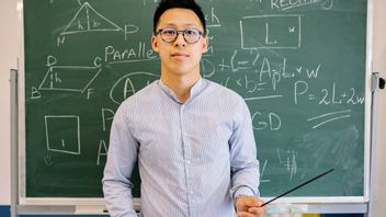 教师在教育学生时必须具备的专业能力