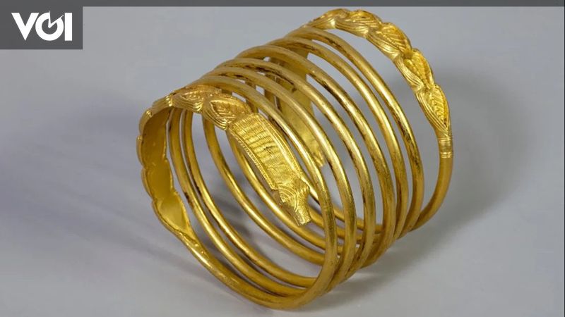 オランダ警察は、博物館からの古代遺物ゴールドヘルムとジュエリーの盗難の加害者を探しています