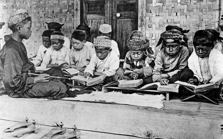 Pesantren Era Kolonial di Nusantara: Rumah Ideal Belajar dan Melawan Penjajah Belanda