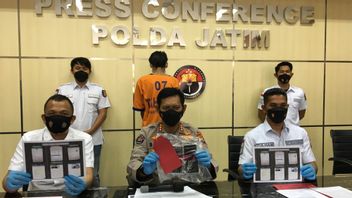 شرطة شرق جاوة الإقليمية تعتقل طالبة ادادة بغاء الأطفال عبر الإنترنت