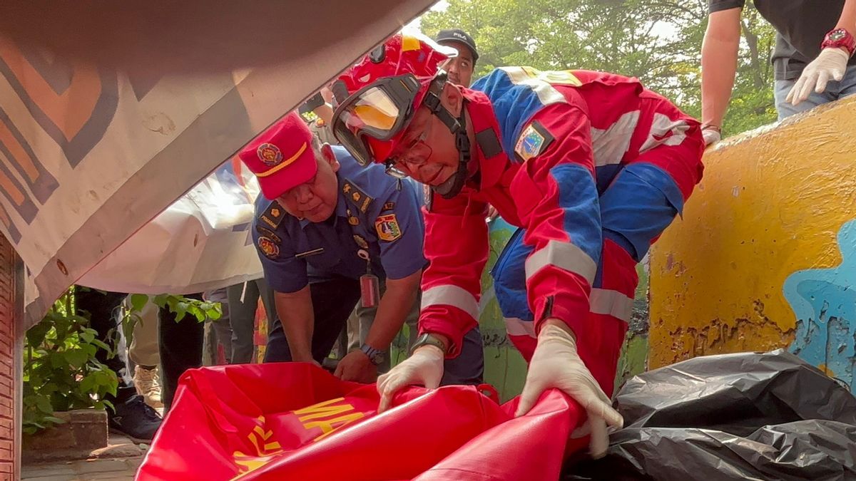 Jasad Bayi Laki-laki di Kali Cempaka Putih Terdapat Luka Biru di Atas Bibir