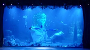Review Varuna, Teatrikal Bawah Air Pertama di Indonesia yang Kolaborasikan Panggung dan Bawah Air
