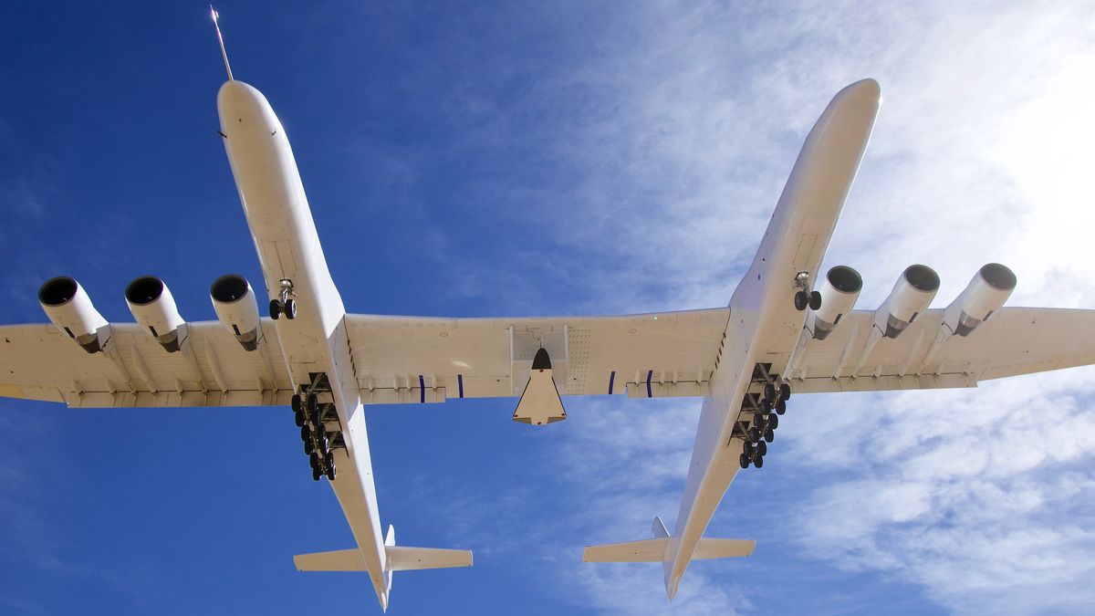 Pesawat Terbesar di Dunia, Stratolaunch Roc Pecahkan Rekor dengan Uji Terbang 6 Jam