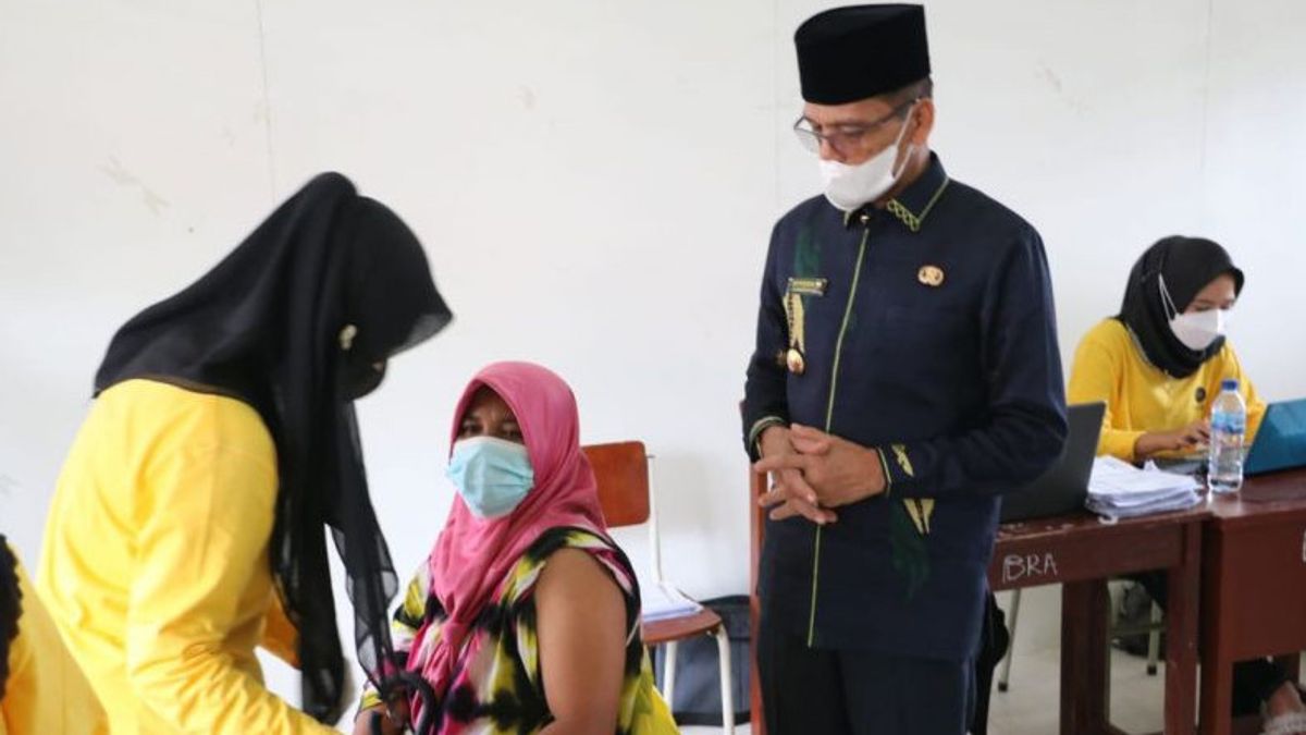 البقاء 24 يوما، والوصي من خمسين مدن سومطرة الغربية متفائل Genjot التطعيم COVID 70 في المئة حتى نهاية العام