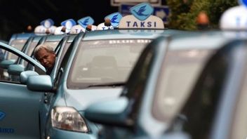 Blue Bird, Une Compagnie De Taxi Appartenant Au Conglomérat Purnomo Prawiro Est Maintenant Disponible à L’aéroport International Husein Sastranegara, Bandung