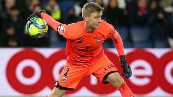 Kiper Asal Islandia Runarsson Selangkah Lagu Berkostum Arsenal