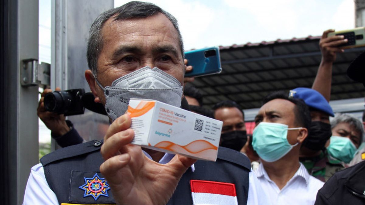 Gubernur Syamsuar <i>Geber </i> Vaksinasi COVID-19 di Riau Setelah Terima Tambahan 40.000 Dosis