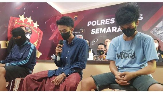 Arrestation Par La Police De Deux étudiants D’un Campus Privé à Semarang