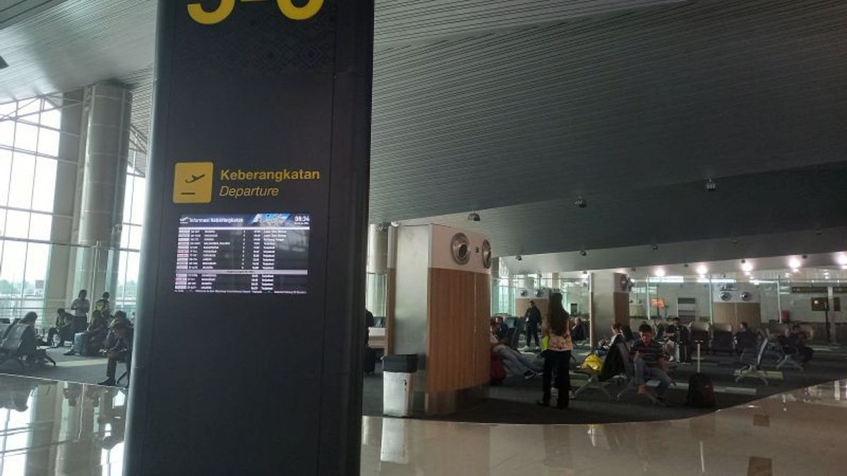 4 أيام إغلاق بسبب ثوران بركان جبل سوانج ، بعد ظهر يوم الاثنين ، عاد مطار سام راتولانجي إلى العمل
