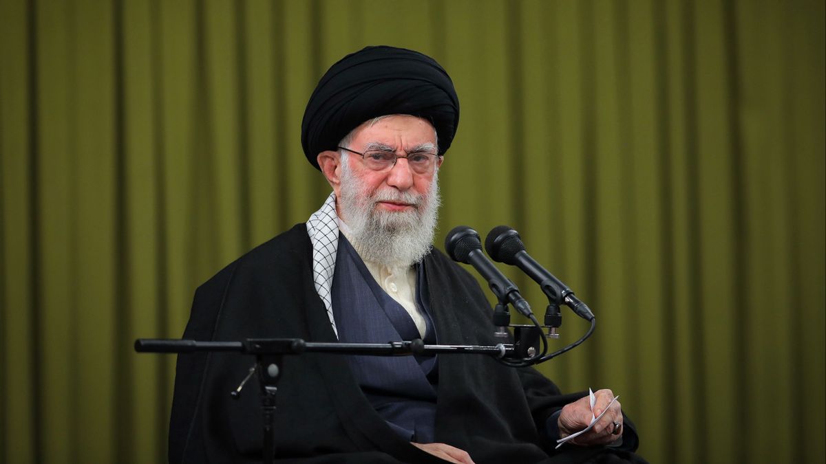 آية الله خامنئي: صبر وصمود المقاومة الفلسطينية يجبر الصهيونيين على الانسحاب