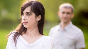 Don't Lose Yourself in a Romantic Relationship, Here's How