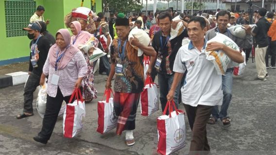 Le secrétaire général du PDIP, Hasto Panas-panasin Kabinet Jokowi Senggol Mensos Risma, observateur politique: Il a été blessé dans les données bansos