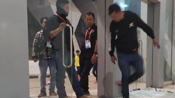 الشرطة تبدأ التدخل للتحقيق في سبب وفاة 2 Bobotoh في مباراة Persib مقابل Persebaya في GBLA