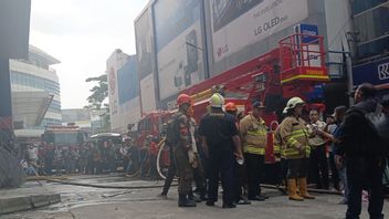 8 Warga Dilaporkan Hilang Dalam Kebakaran Maut di Mall Glodok Plaza, Petugas Terus Mencari