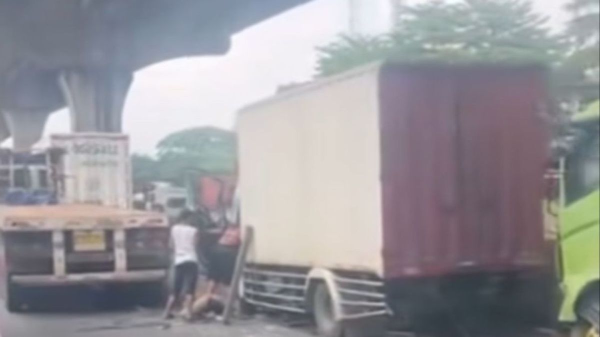 Truck And Bus Accidents On Japek Toll Road, Police Wait For PJR Report