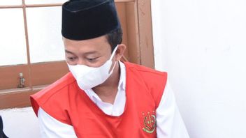 Herry Wirawan Regrets Raping 13 Female Students, Asks For A Reduced Sentence