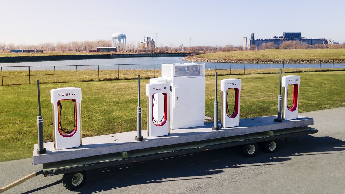 Tesla Reduces Supercharger Expansion, What's Up With Elon Musk?