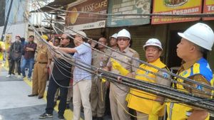 Kabel Semrawut di Jakarta Pusat Dirapihkan Agar Tidak Ganggu Pengguna Jalan