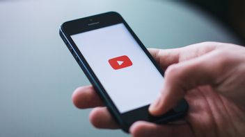 YouTube Is Testing Video Play Button Randomly